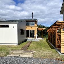 離れのある見晴らしの丘の家